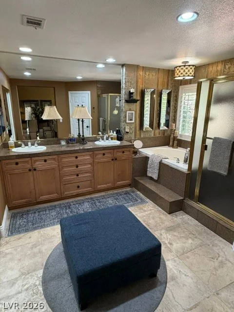 100 Ring Dove, Las Vegas, NV 89144