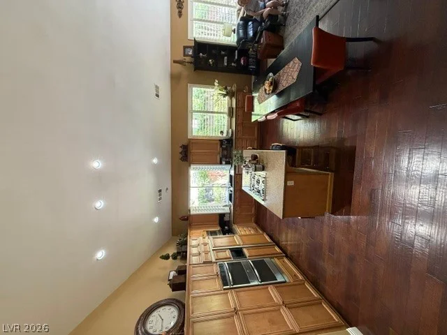100 Ring Dove, Las Vegas, NV 89144