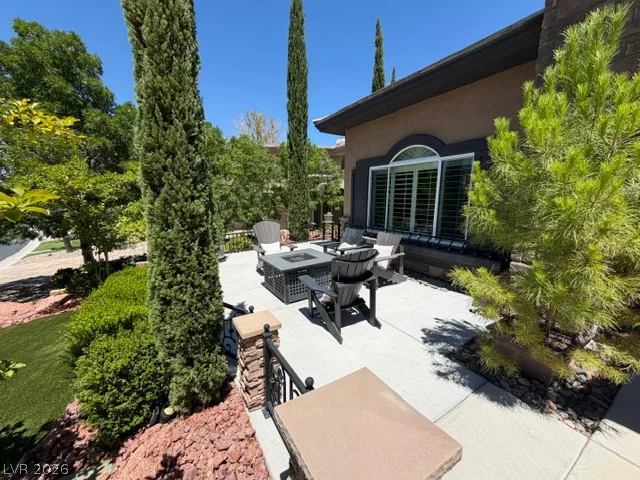 100 Ring Dove, Las Vegas, NV 89144