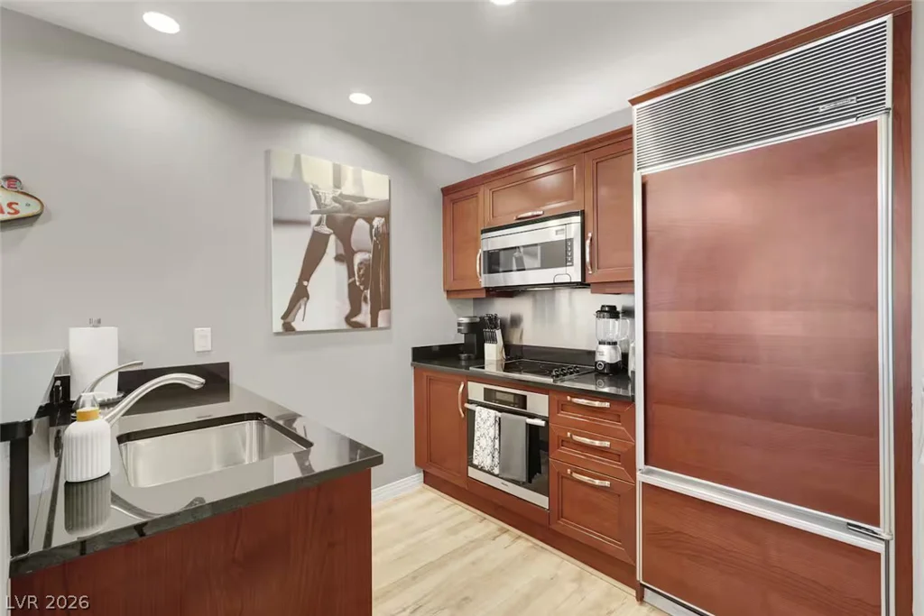125 Harmon, Las Vegas, NV 89109