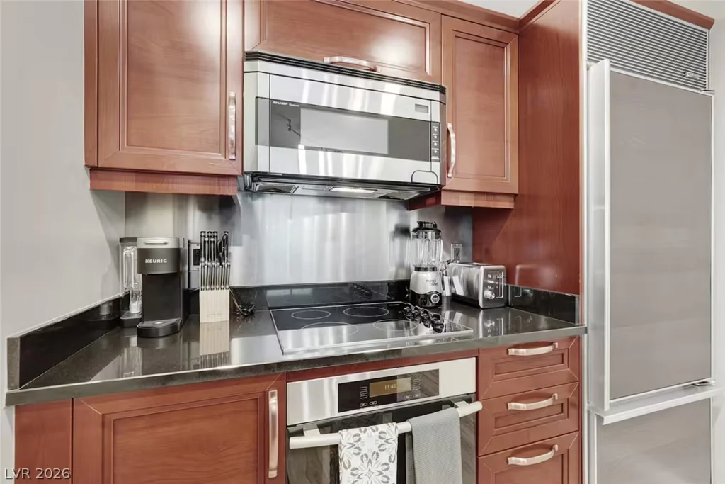 125 Harmon, Las Vegas, NV 89109