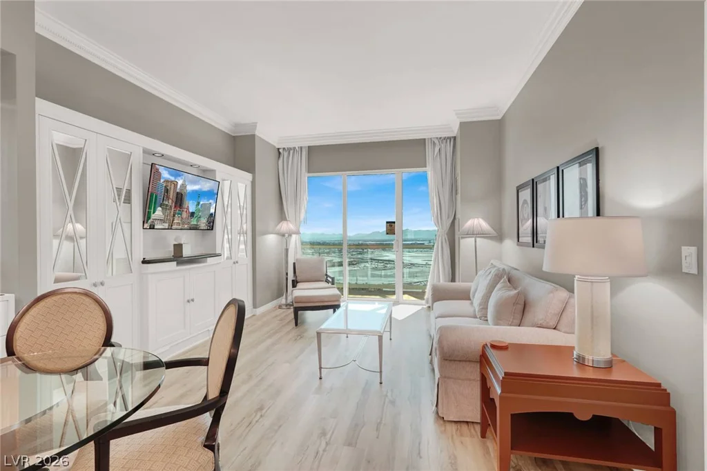 125 Harmon, Las Vegas, NV 89109