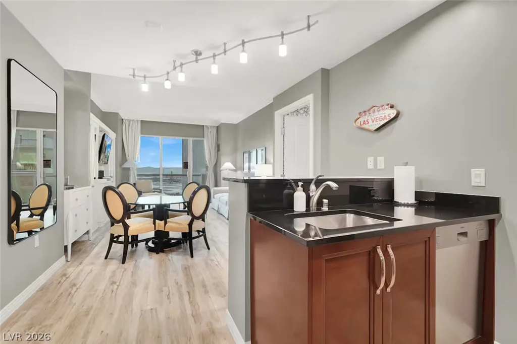 125 Harmon, Las Vegas, NV 89109