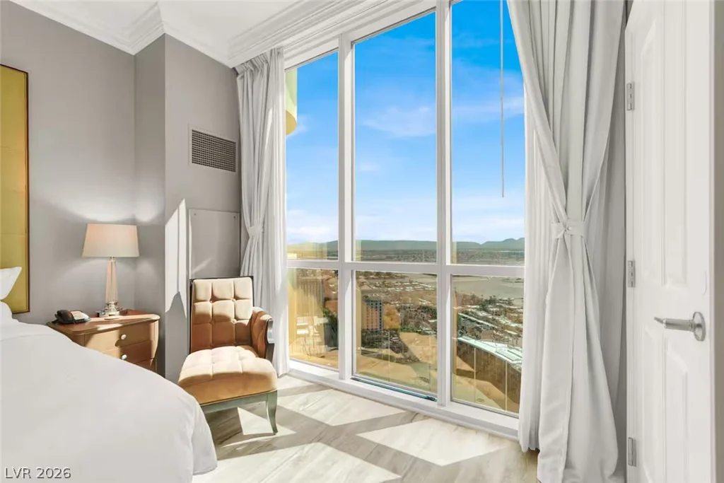 125 Harmon, Las Vegas, NV 89109