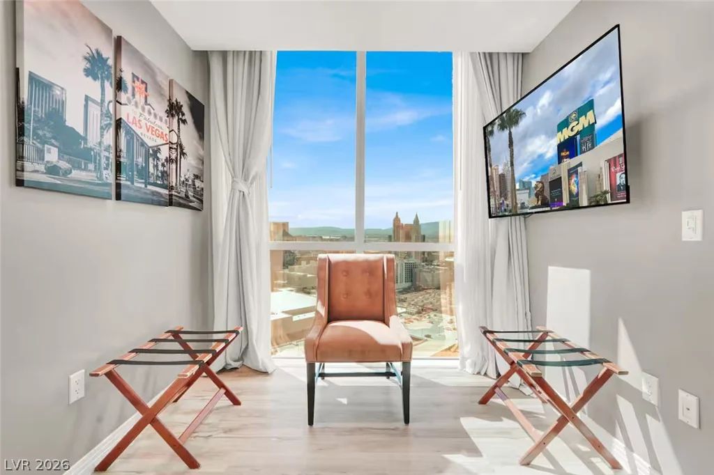125 Harmon, Las Vegas, NV 89109