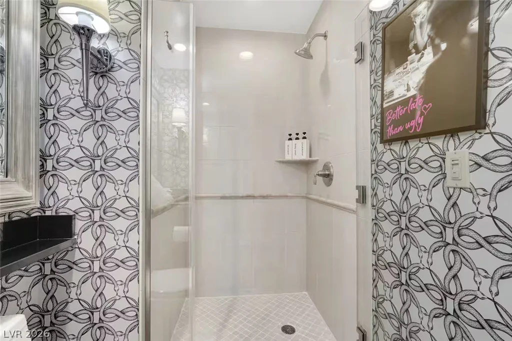 125 Harmon, Las Vegas, NV 89109