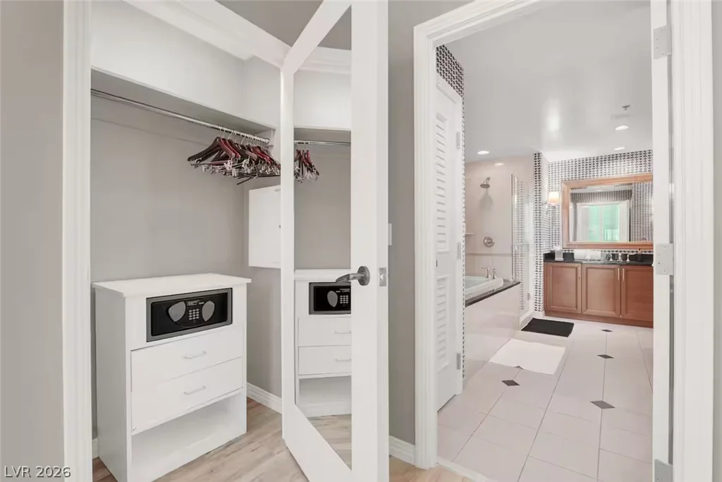 125 Harmon, Las Vegas, NV 89109