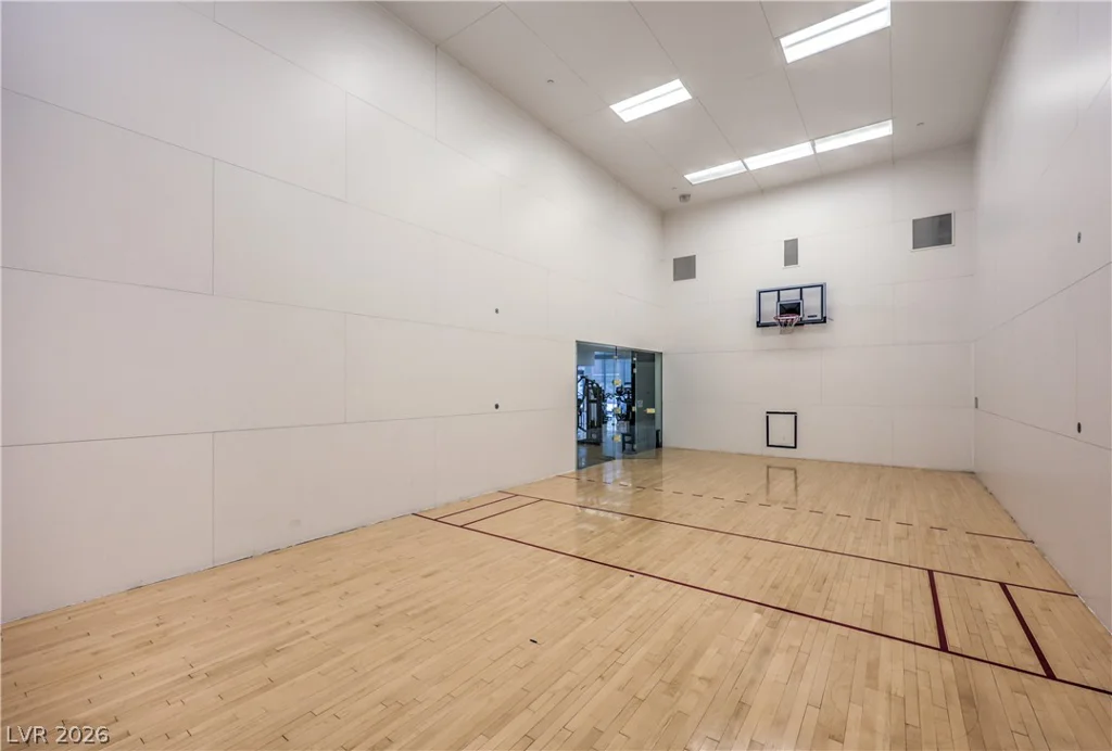 4525 Dean Martin, Las Vegas, NV 89103