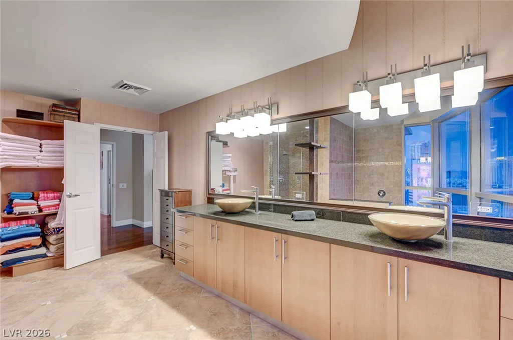 200 Sahara, Las Vegas, NV 89102