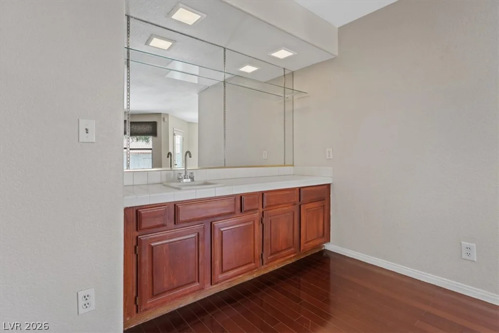 1950 Nuevo, Henderson, NV 89014