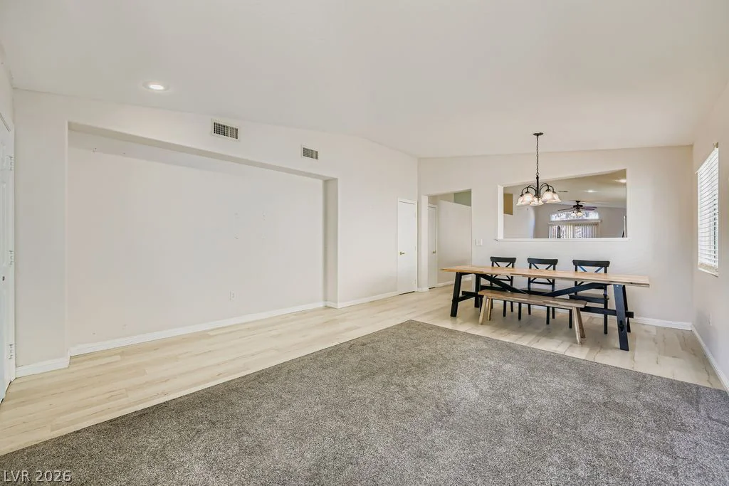 8136 Shady Glen, Las Vegas, NV 89131