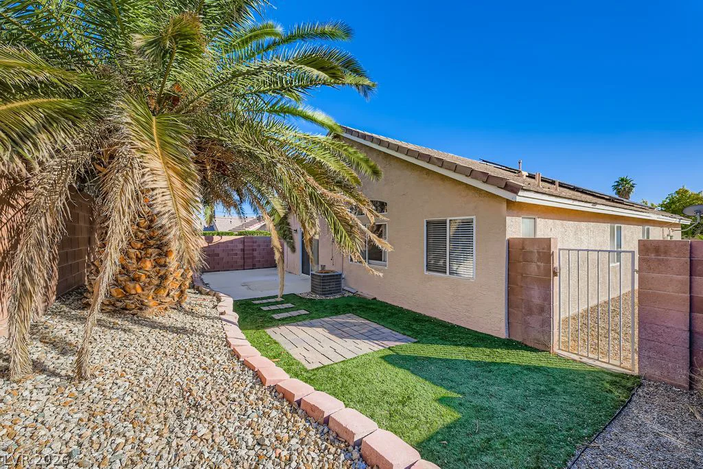 8136 Shady Glen, Las Vegas, NV 89131