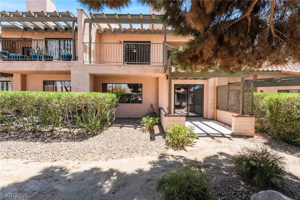 2716 Laguna Shores, Las Vegas, NV 89121