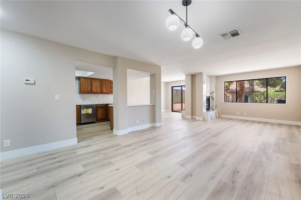 2716 Laguna Shores, Las Vegas, NV 89121