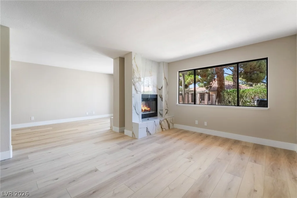 2716 Laguna Shores, Las Vegas, NV 89121