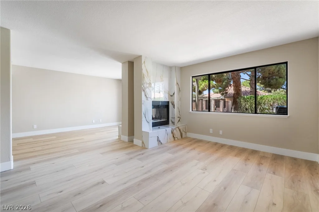 2716 Laguna Shores, Las Vegas, NV 89121