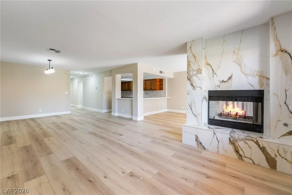 2716 Laguna Shores, Las Vegas, NV 89121