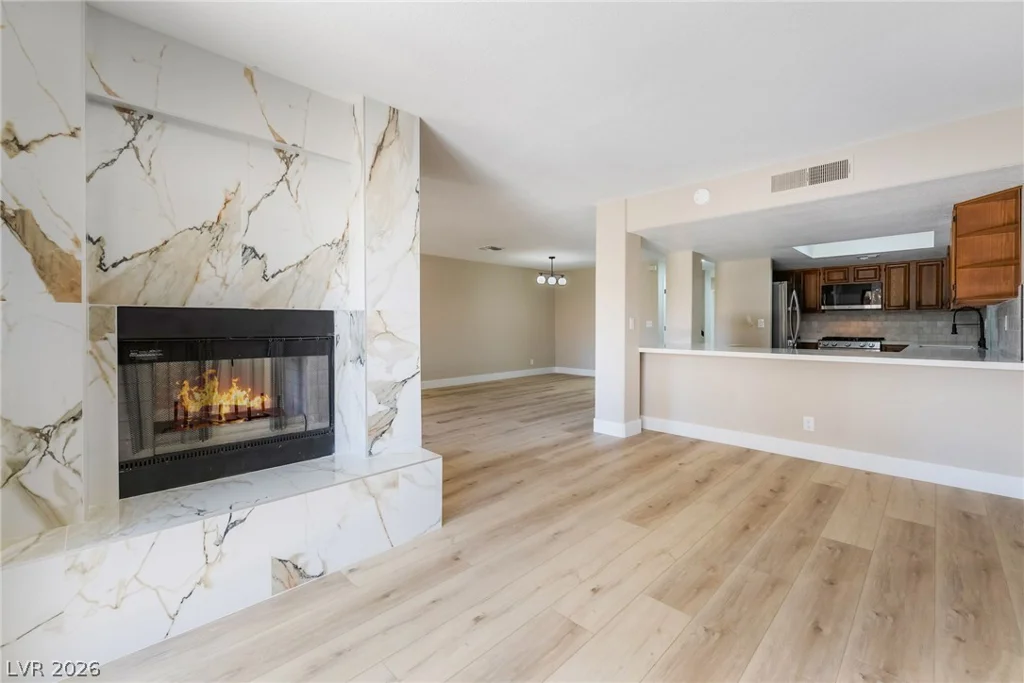 2716 Laguna Shores, Las Vegas, NV 89121