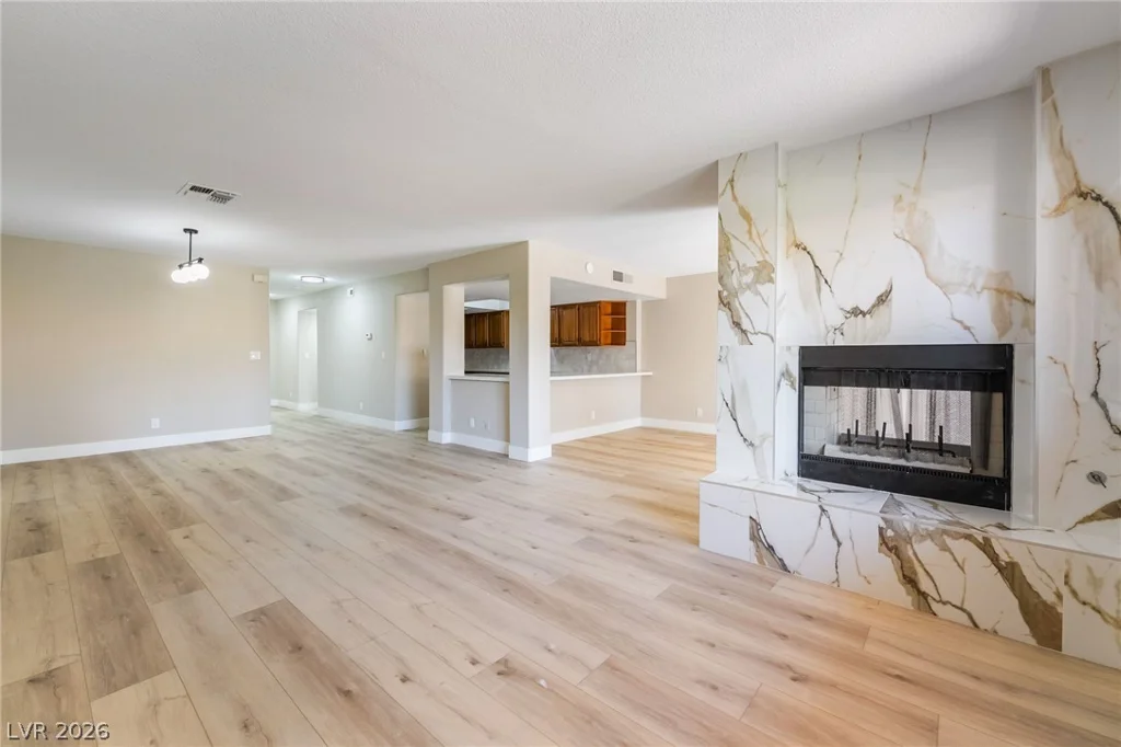 2716 Laguna Shores, Las Vegas, NV 89121