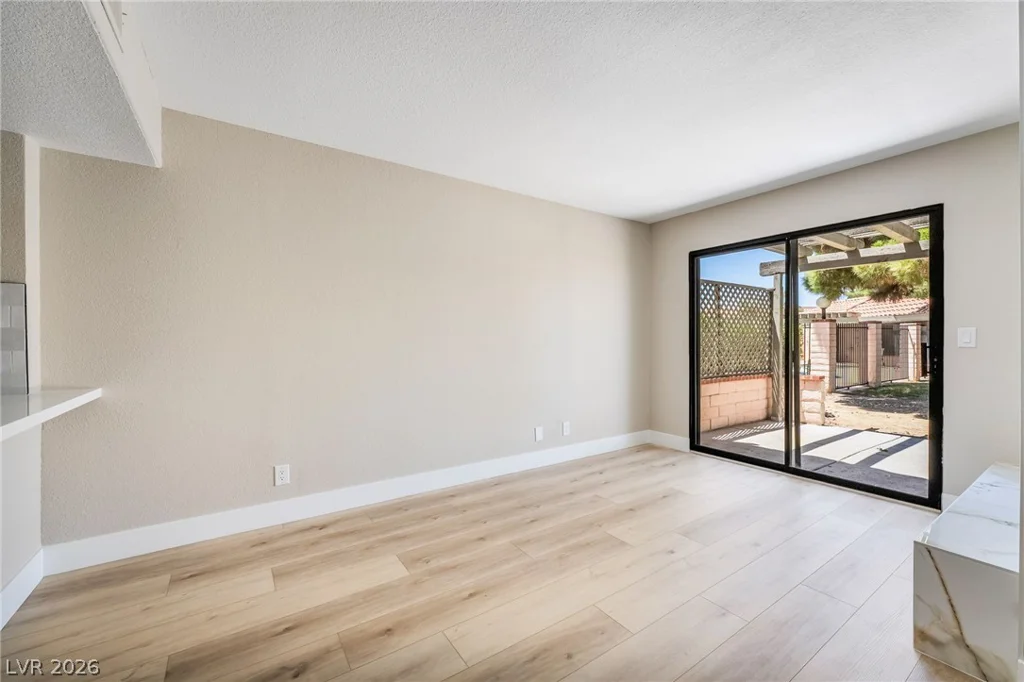 2716 Laguna Shores, Las Vegas, NV 89121