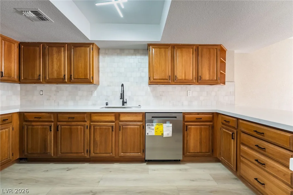 2716 Laguna Shores, Las Vegas, NV 89121