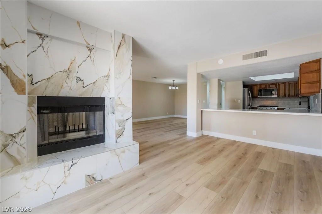 2716 Laguna Shores, Las Vegas, NV 89121