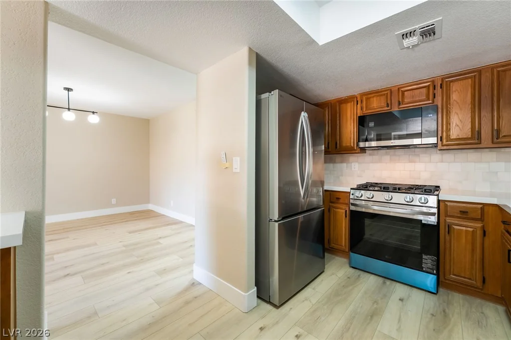 2716 Laguna Shores, Las Vegas, NV 89121