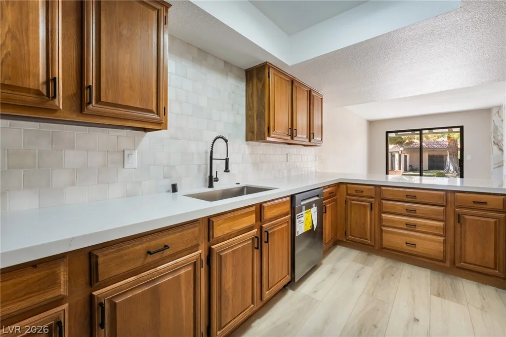 2716 Laguna Shores, Las Vegas, NV 89121