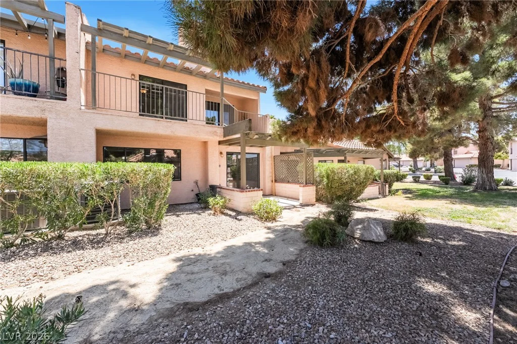 2716 Laguna Shores, Las Vegas, NV 89121