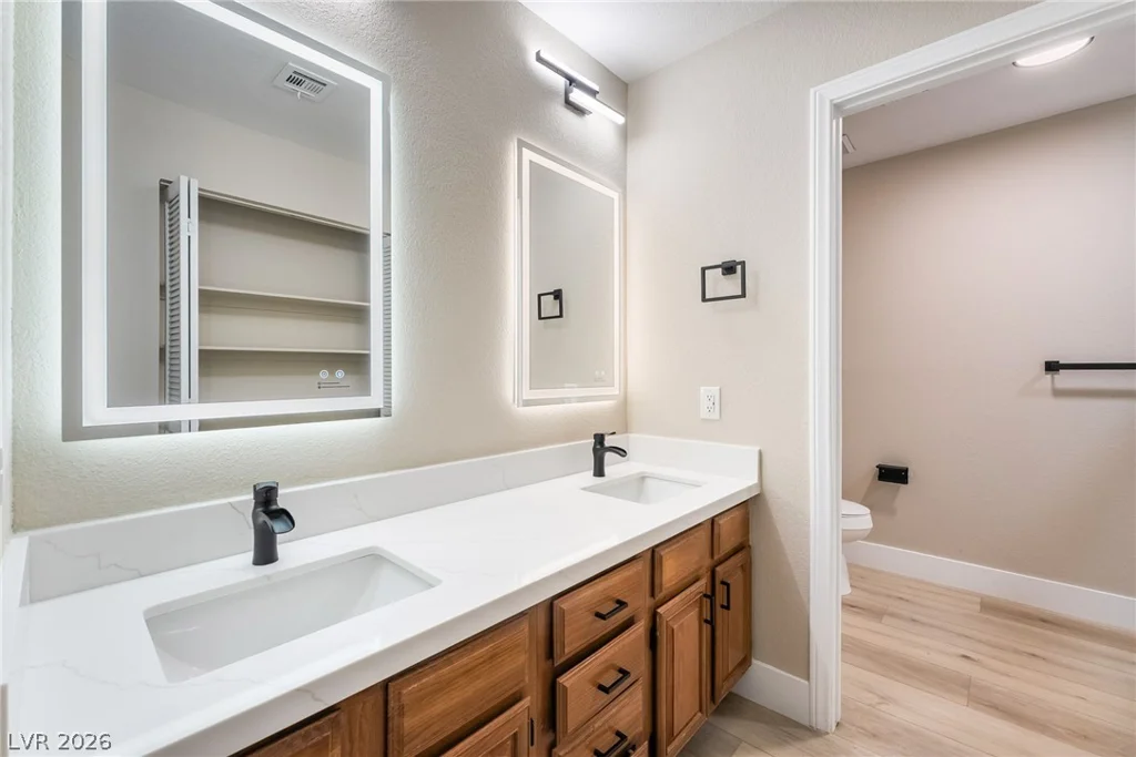 2716 Laguna Shores, Las Vegas, NV 89121