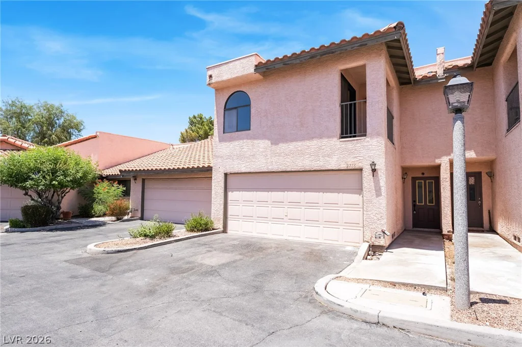 2716 Laguna Shores, Las Vegas, NV 89121