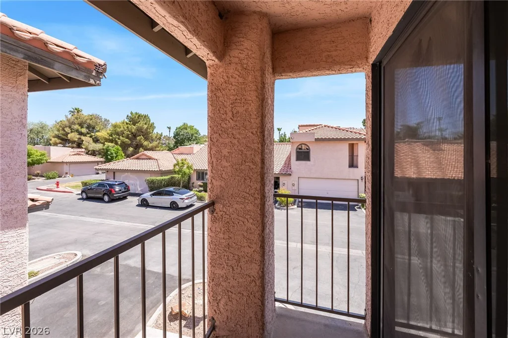 2716 Laguna Shores, Las Vegas, NV 89121
