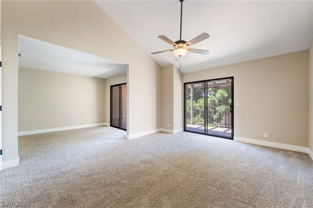 2716 Laguna Shores, Las Vegas, NV 89121