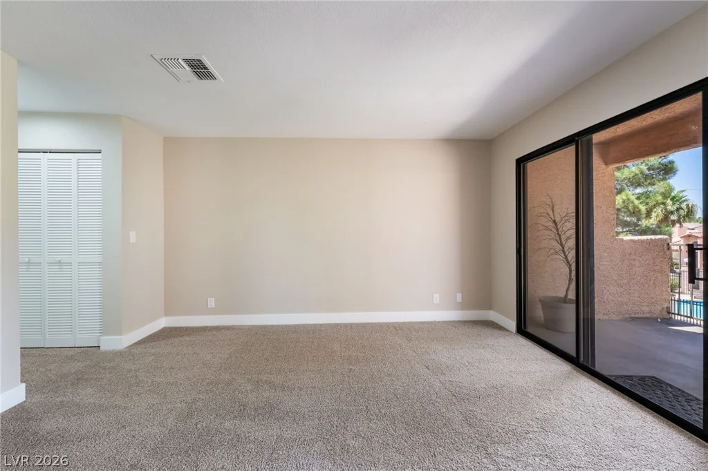 2716 Laguna Shores, Las Vegas, NV 89121