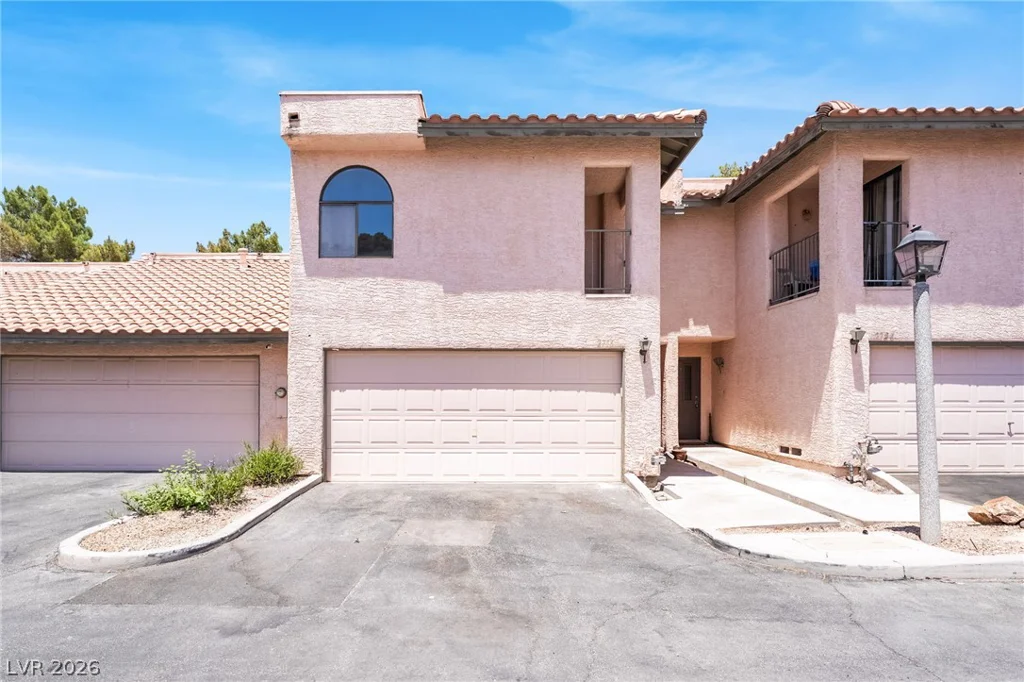 2716 Laguna Shores, Las Vegas, NV 89121