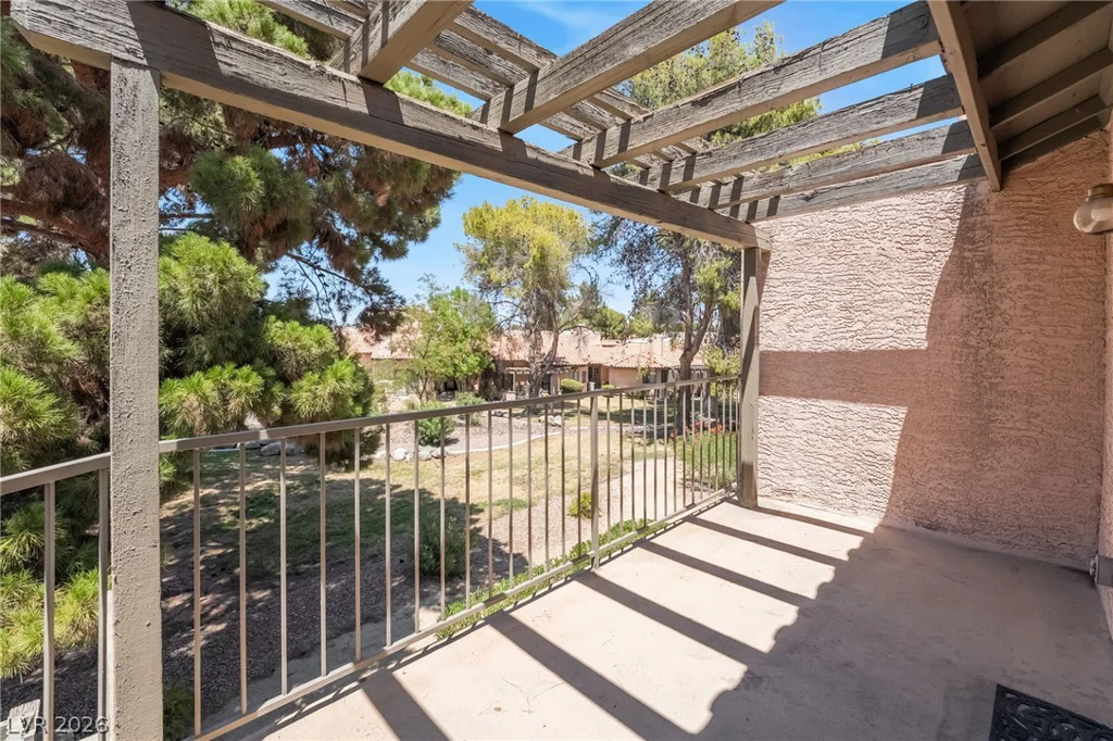 2716 Laguna Shores, Las Vegas, NV 89121