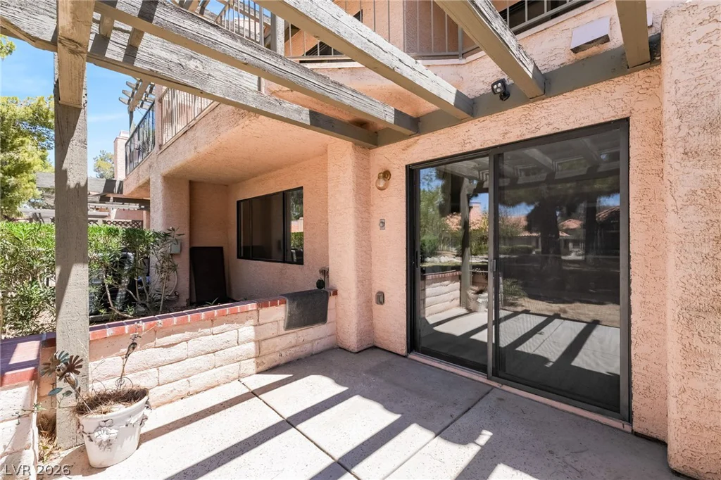 2716 Laguna Shores, Las Vegas, NV 89121