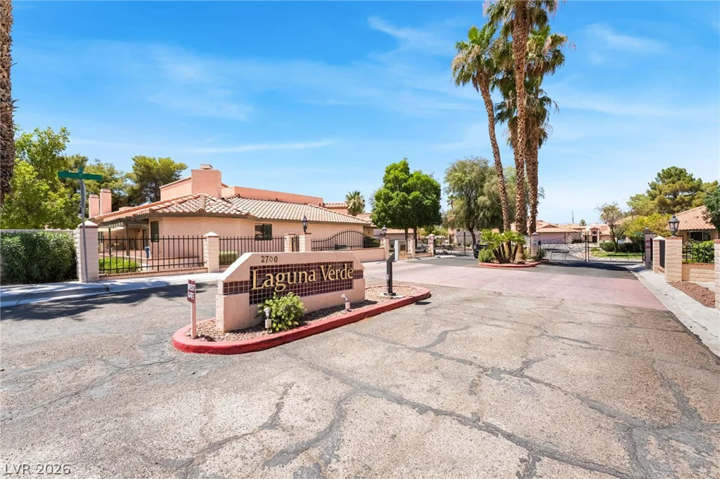 2716 Laguna Shores, Las Vegas, NV 89121