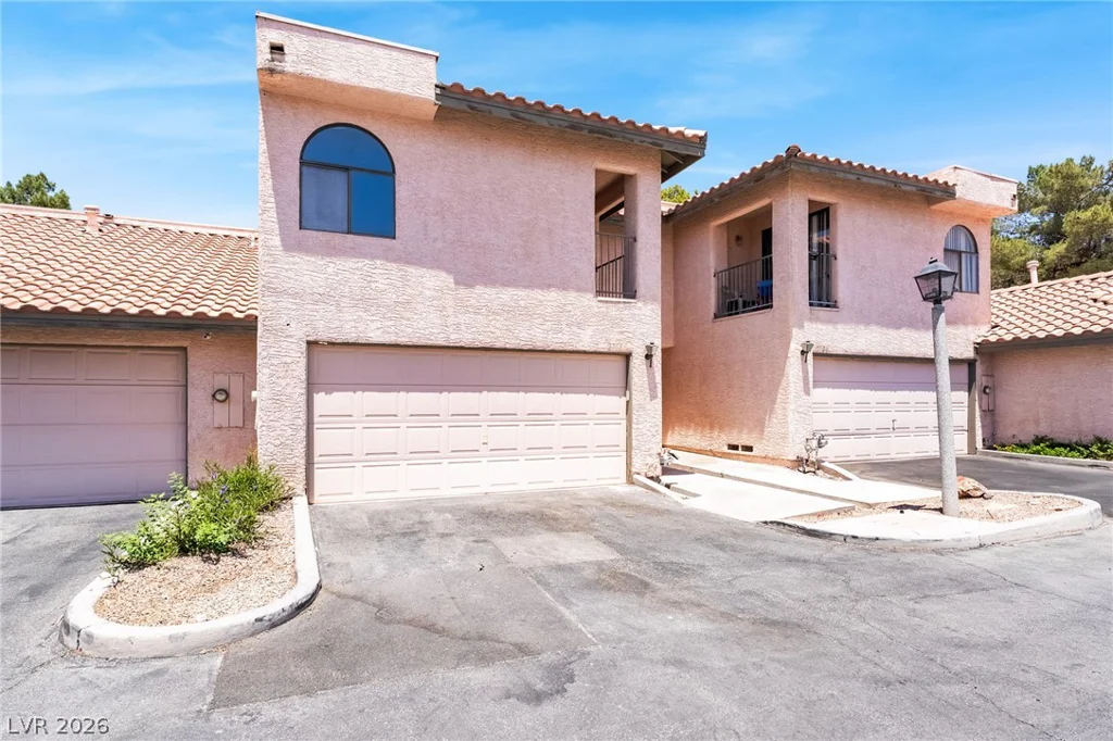2716 Laguna Shores, Las Vegas, NV 89121