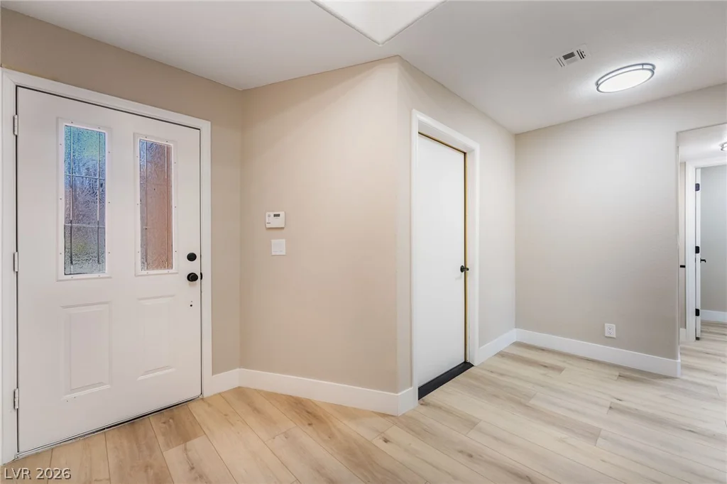 2716 Laguna Shores, Las Vegas, NV 89121