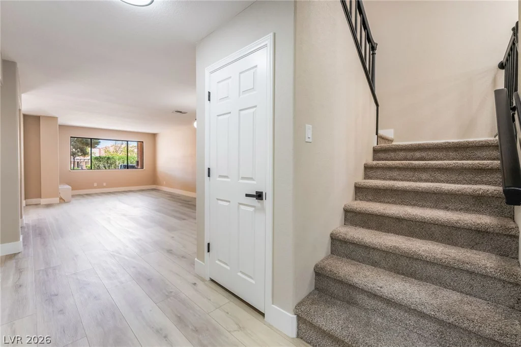 2716 Laguna Shores, Las Vegas, NV 89121