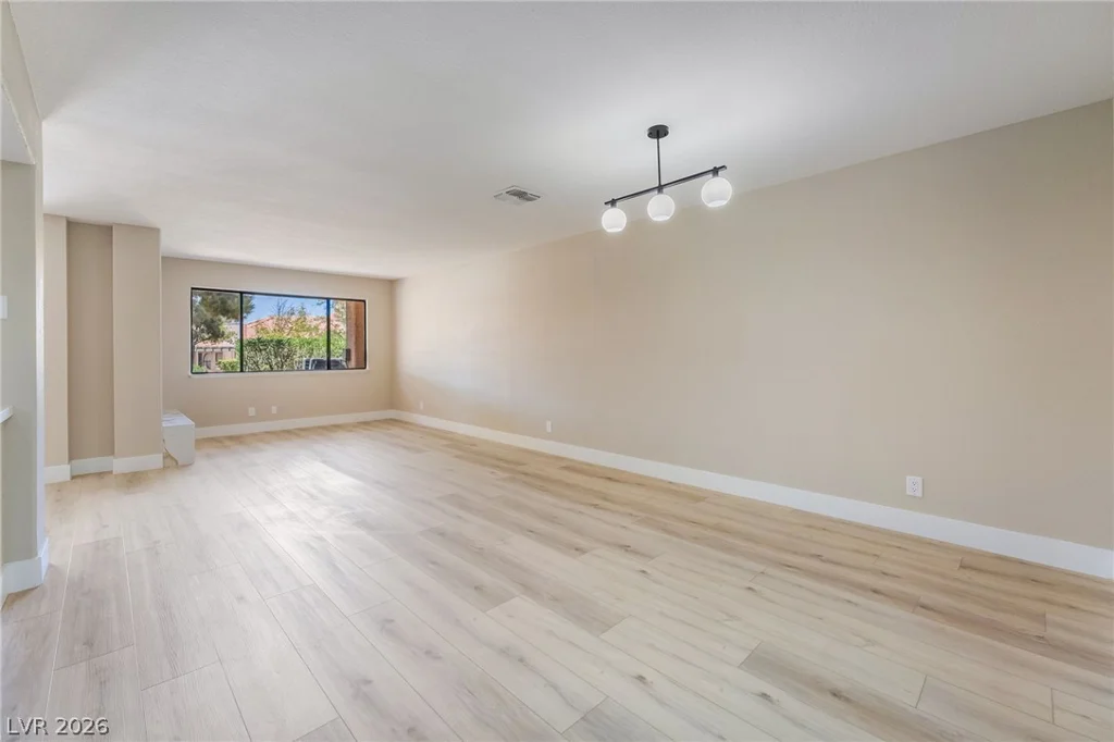 2716 Laguna Shores, Las Vegas, NV 89121