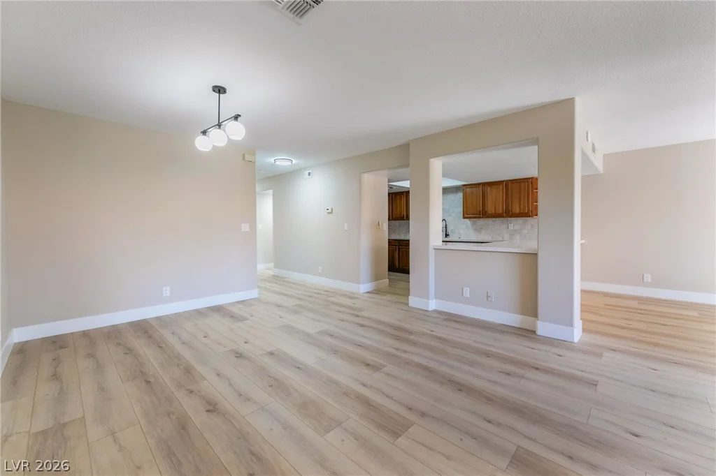 2716 Laguna Shores, Las Vegas, NV 89121