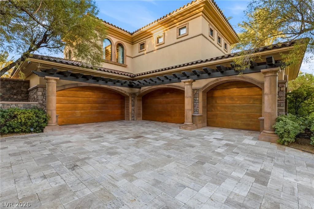 18 Olympia Hills, Las Vegas, NV 89141