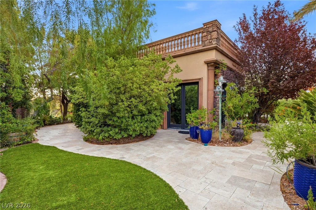18 Olympia Hills, Las Vegas, NV 89141