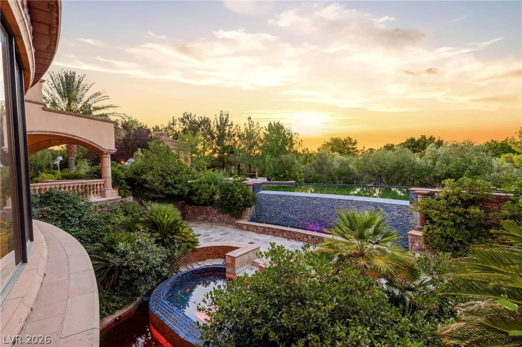 18 Olympia Hills, Las Vegas, NV 89141