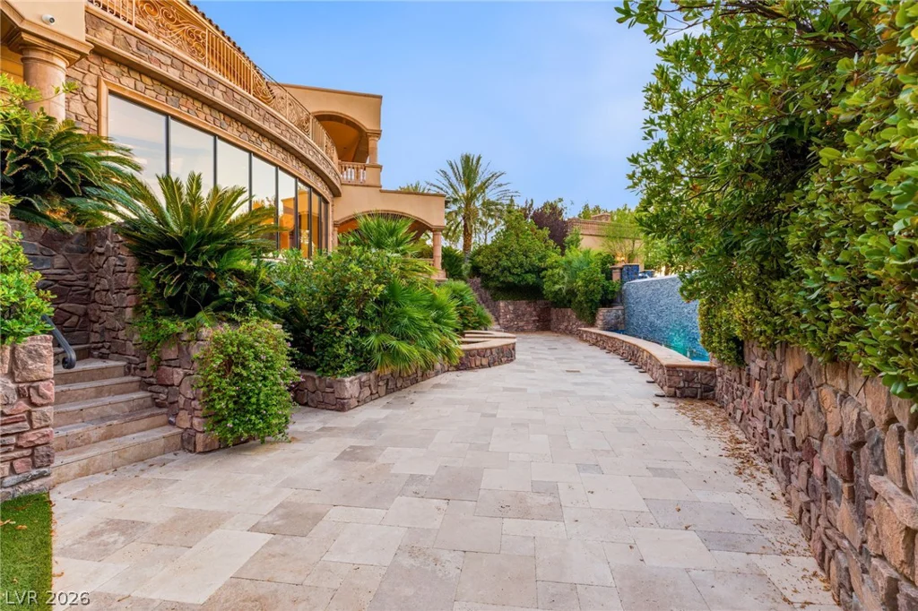 18 Olympia Hills, Las Vegas, NV 89141