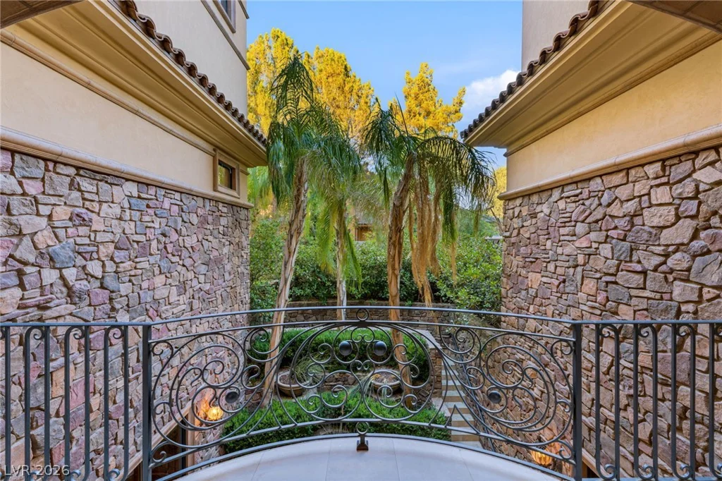 18 Olympia Hills, Las Vegas, NV 89141