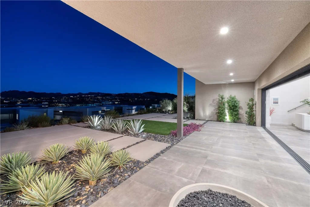 25 Falling Ridge, Henderson, NV 89011