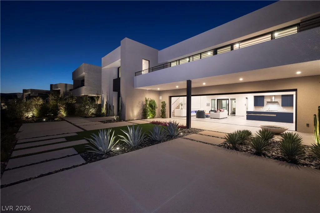 25 Falling Ridge, Henderson, NV 89011